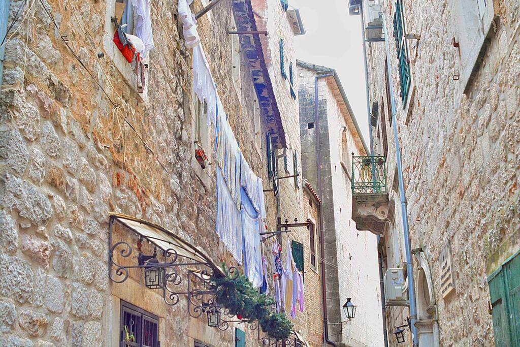 Apartment Amigo 2 Old Town Kotor Buitenkant foto