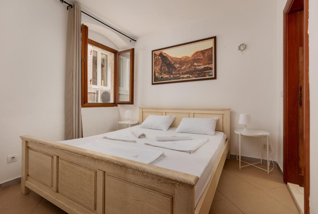 Apartment Amigo 2 Old Town Kotor Buitenkant foto
